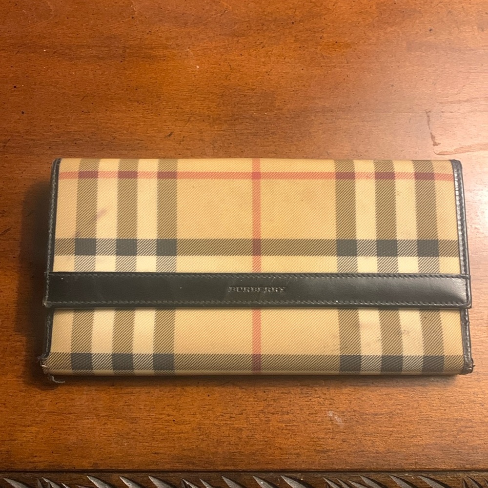 Brand new Burberry nova check long check wallet with credit card slots from 2000